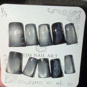 Duck Nail Art Black and Silver Press-On Nails